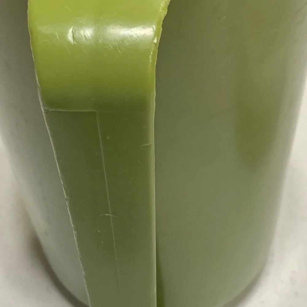 Rubbermaid Pitcher 2 1/4 Quarts drinking vintage Green MCM lid serve ware